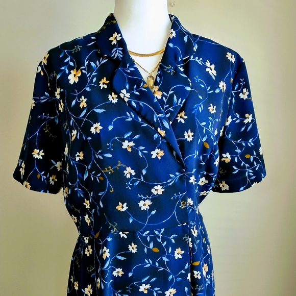 Women's Floral Print Wrap Dress - Picture 2 of 10